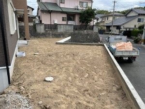 新築外構工事　福岡県宗像市　真砂土整地　草刈り　鋤取り