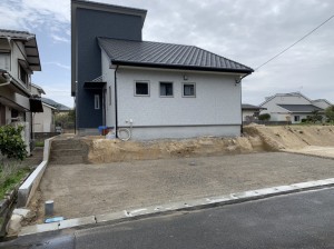新築外構工事　福岡県宗像市　砕石敷＋散水＋転圧
