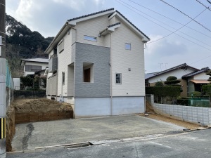 新築外構工事　福岡県宗像市　砕石敷　散水　転圧