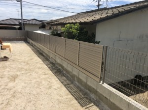 エクステリア施工例　福岡市東区　目隠しフェンス取付工事