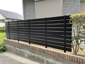 新築外構工事　福岡市東区　目隠しフェンス取付