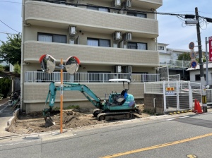 リフォーム外構工事　福岡市東区　ブロック解体　掘削過程