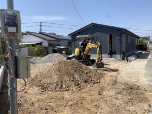 新築外構工事　福岡県糟屋郡宇美町　車庫掘削過程