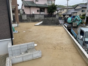 新築外構工事　福岡県宗像市　真砂土整地　転圧