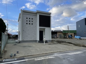 新築外構工事　福岡県古賀市　散水　転圧