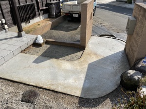 リフォーム外構工事　福岡市東区　砕石敷　散水＋転圧