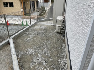 リフォーム外構工事　福岡市東区　砕石敷　散水＋転圧