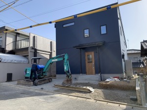 新築外構工事　福岡市東区　掘削　砕石敷過程