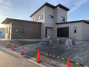 �V�z�O�\�H���@���������Îs�@�r���o��