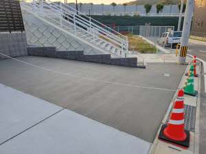 �V�z�O�\�H���@���������Îs�@�R���N���[�g���ш���