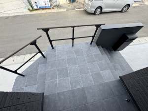 �V�z�O�\�H���@���������Îs�@��܂��@�K�i�A�v���[�`