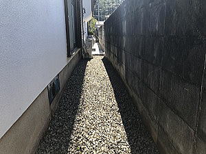 �R���N���[�g���n�ӐΕ~����