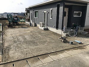 �V�z�O�\�H���@�ԌɌ@��{�R���N���[�g���n�ӐΕ~�{�U���{�]��