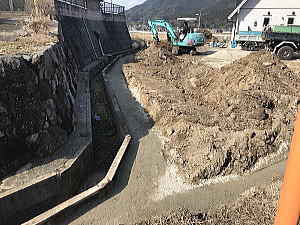 �V�z�O�\�H���@�����s���ǋ�@�y���߃u���b�N�H���@�ӐΕ~�{�]��