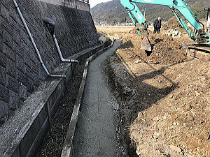 �V�z�O�\�H���@�����s���ǋ�@�y���߃u���b�N�H���@�ӐΕ~�{�]��