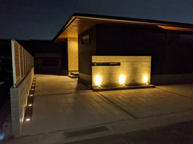 �V�z�O�\�H���@�����s����@���H�@���C�g�A�b�v